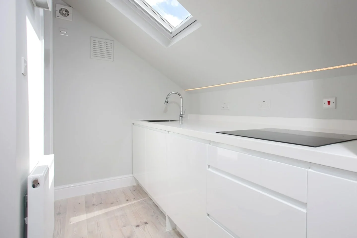 Flat Knatchbull Road in Greater London