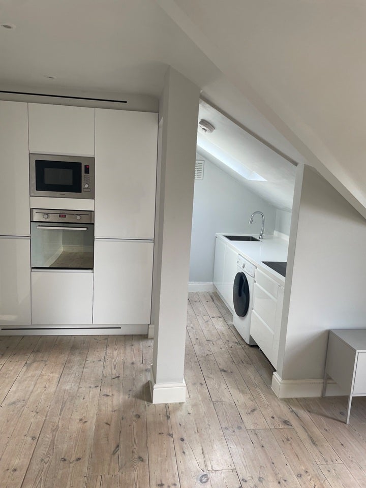 Flat Knatchbull Road in Greater London