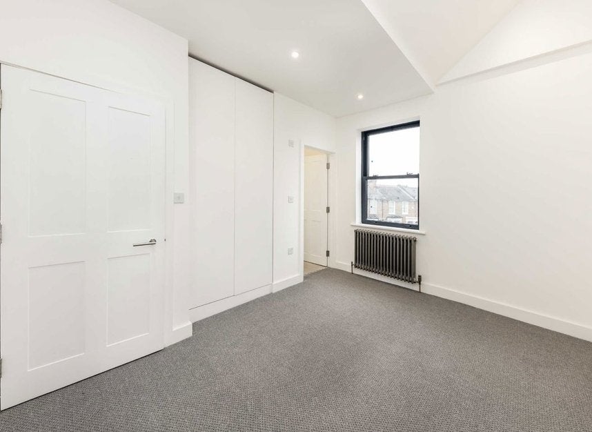 Flat Arabin Road in Greater London