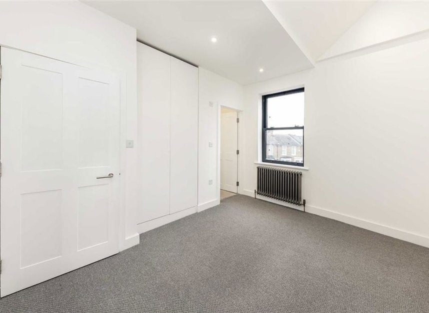 Flat Arabin Road in Greater London
