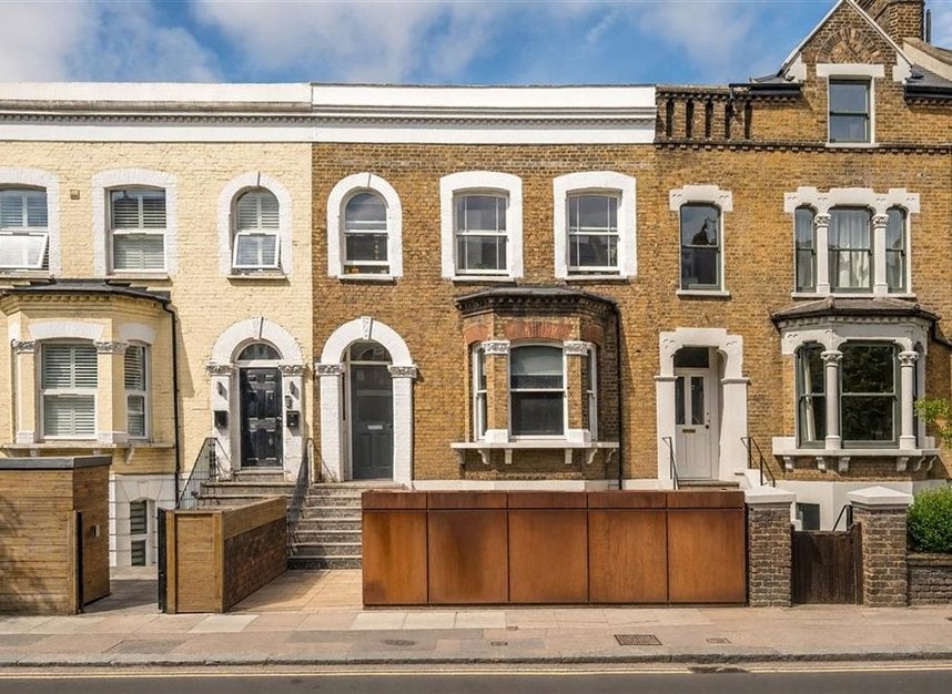 Flat Arabin Road in Greater London