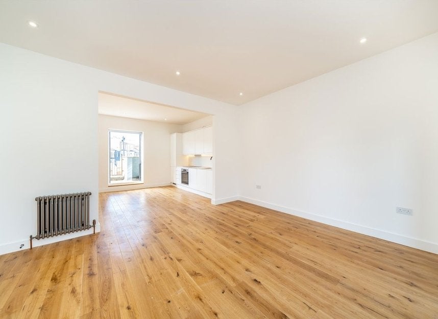 Flat Arabin Road in Greater London
