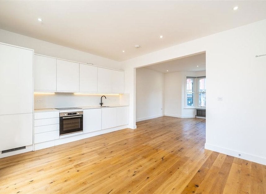 Flat Arabin Road in Greater London