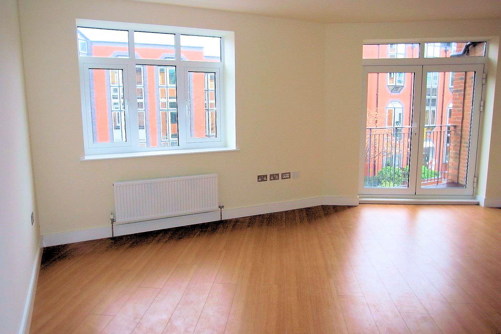 Flat Goldsworth Road in Woking