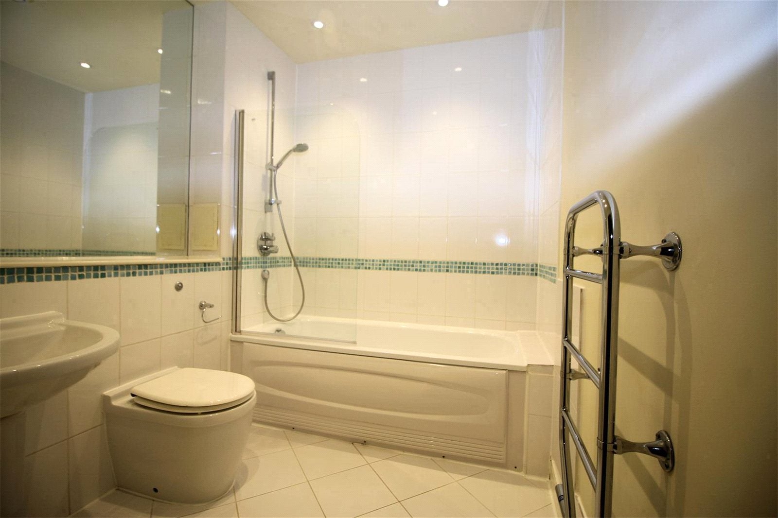 Flat Goldsworth Road in Woking