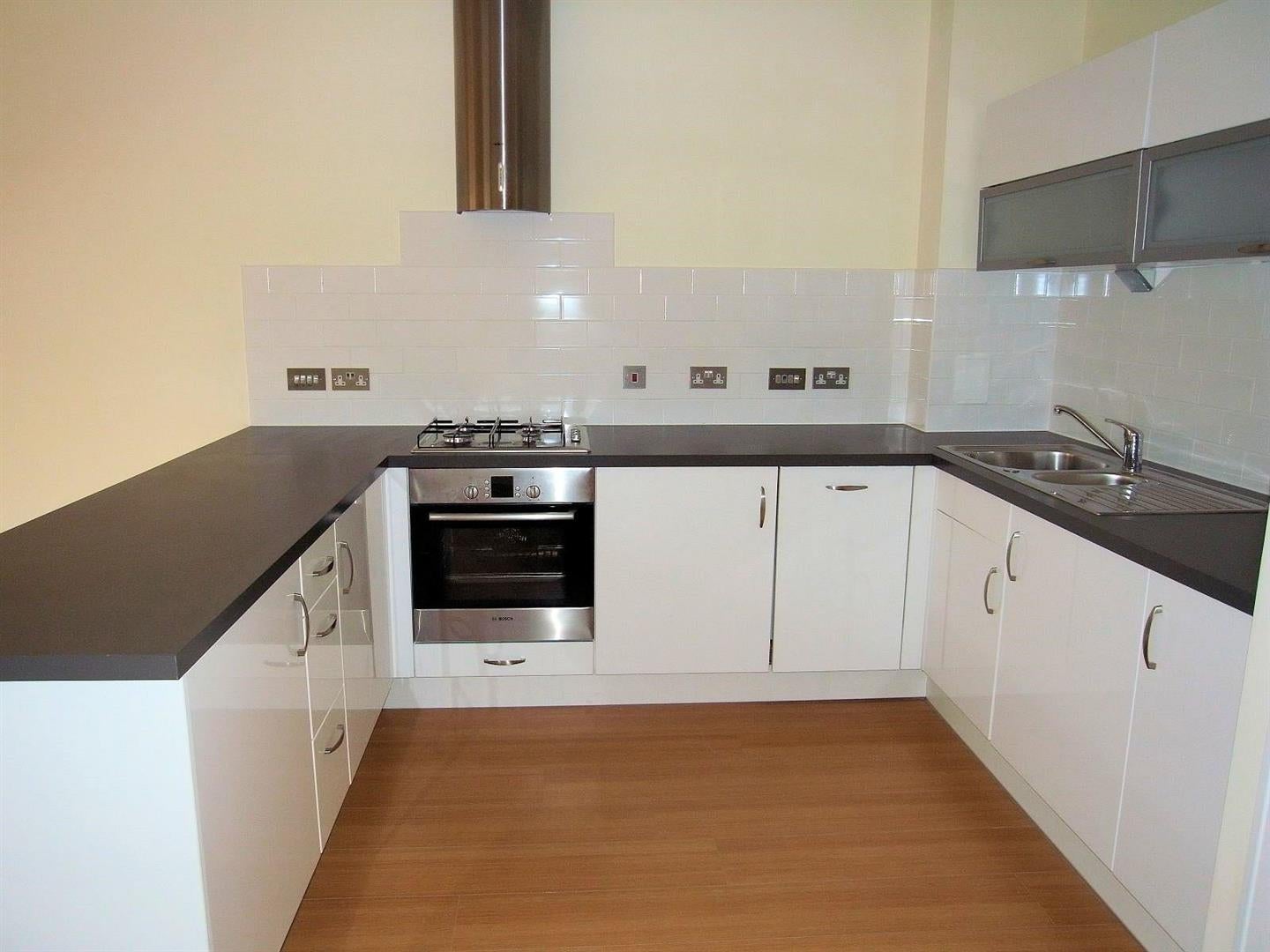 Flat Goldsworth Road in Woking