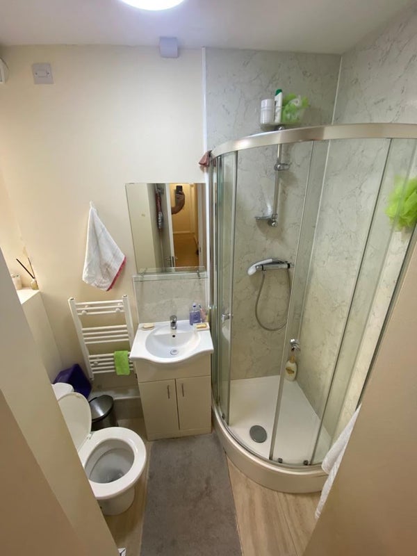 Room Lyndale Avenue in Greater London