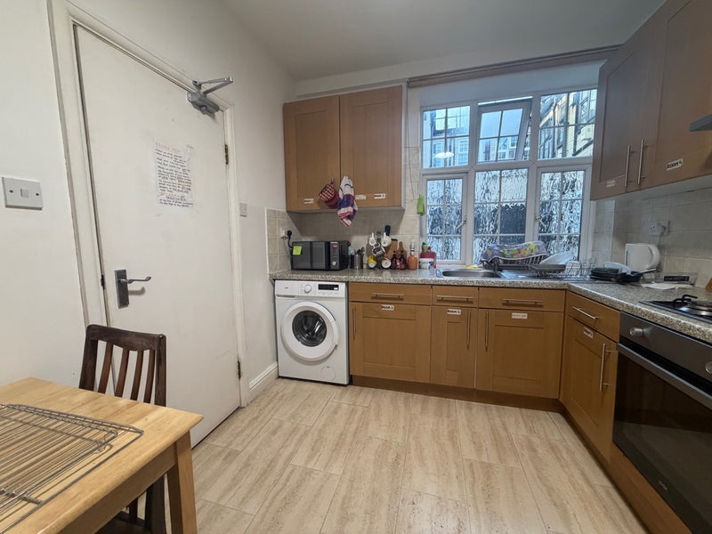 Room Lyndale Avenue in Greater London