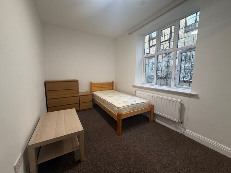 Room Lyndale Avenue in Greater London