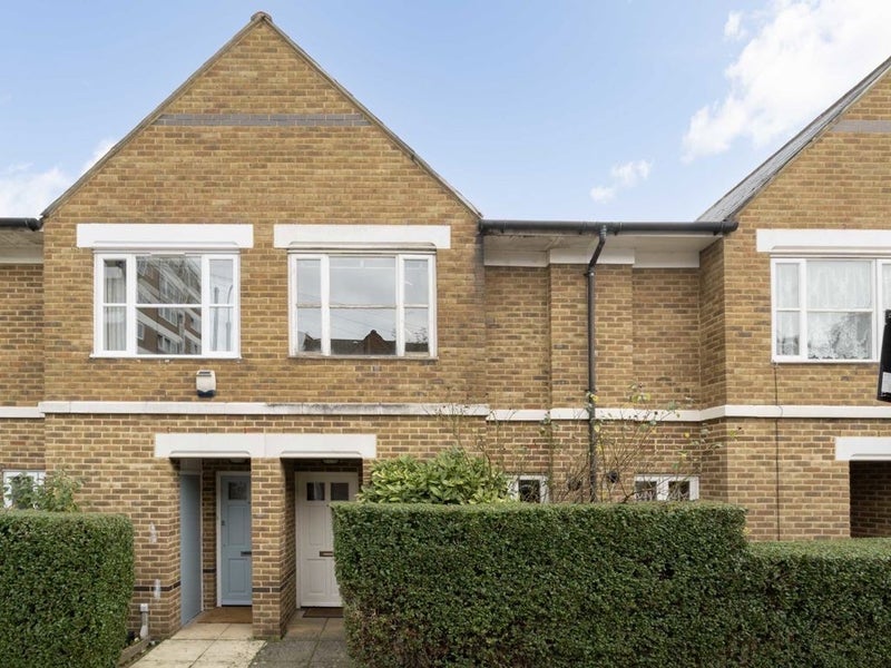 Room Aiten Place in Greater London