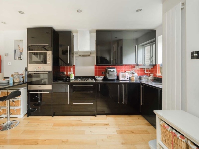 Room Aiten Place in Greater London