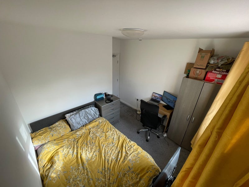 Room Ruskin Road in Trafford