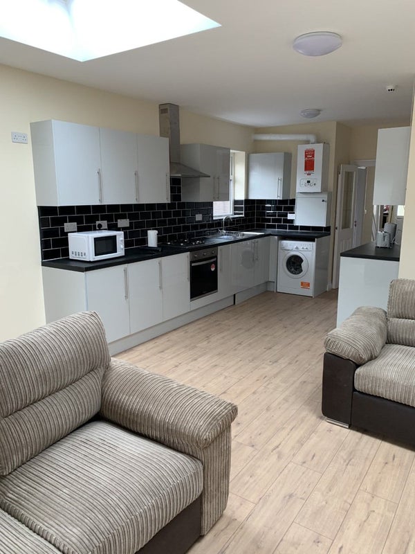Room Ruskin Road in Trafford