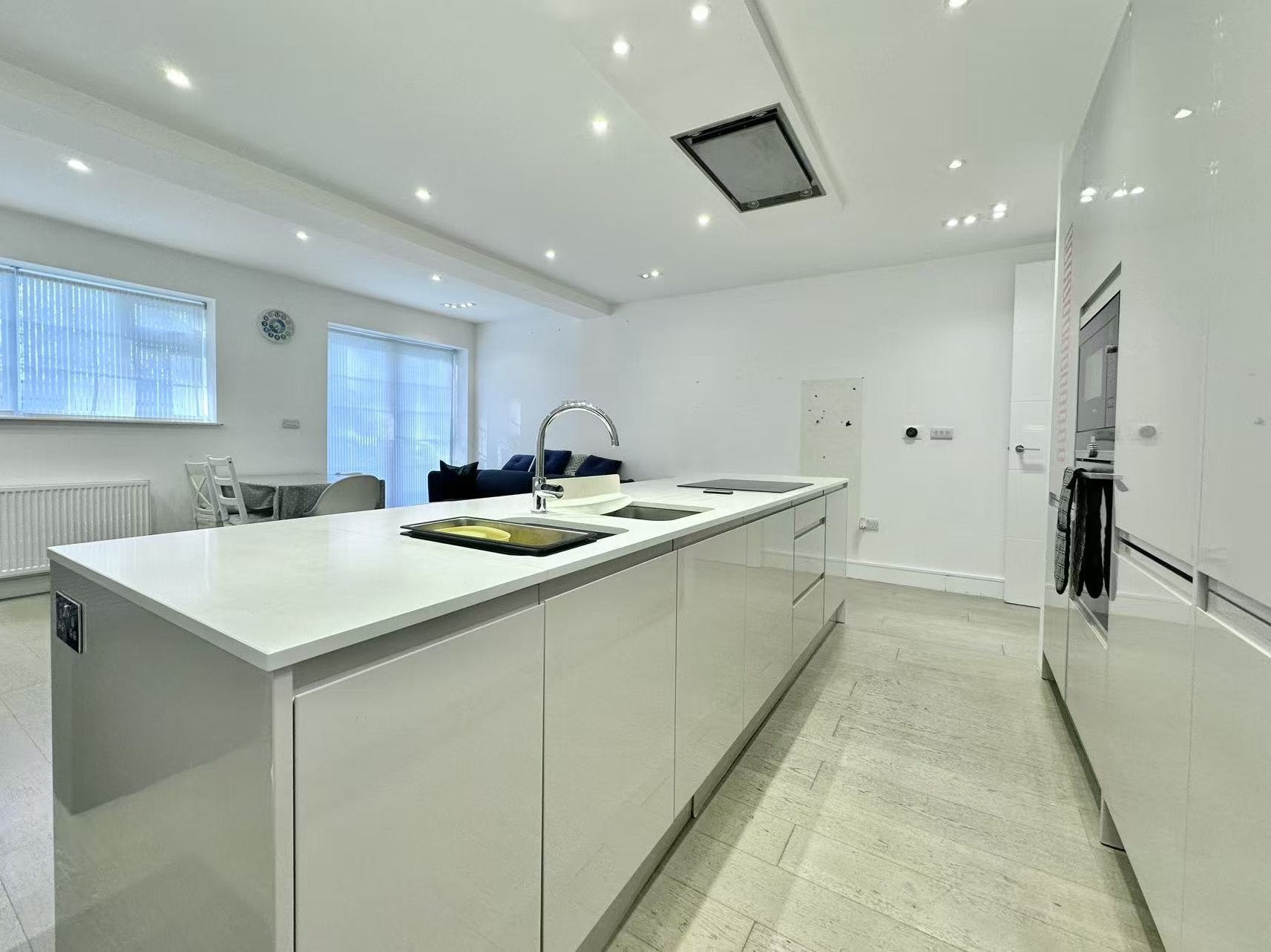 Flat Ravenscroft Avenue in Greater London