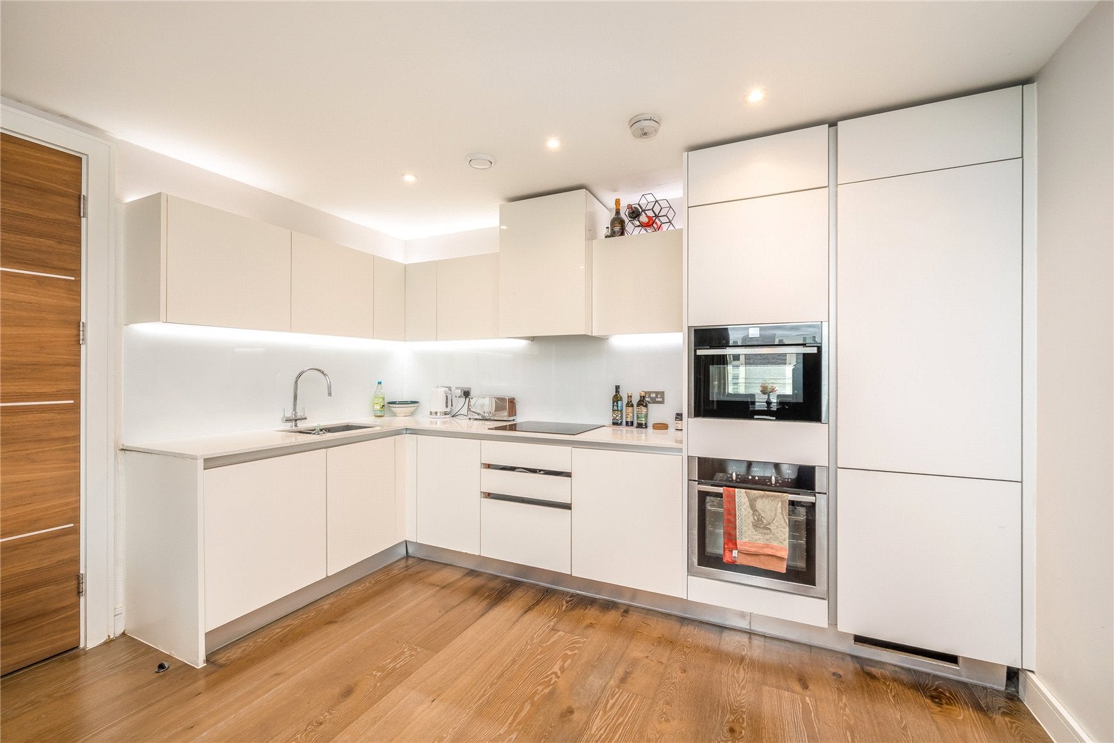 Flat Handley Drive in Greater London