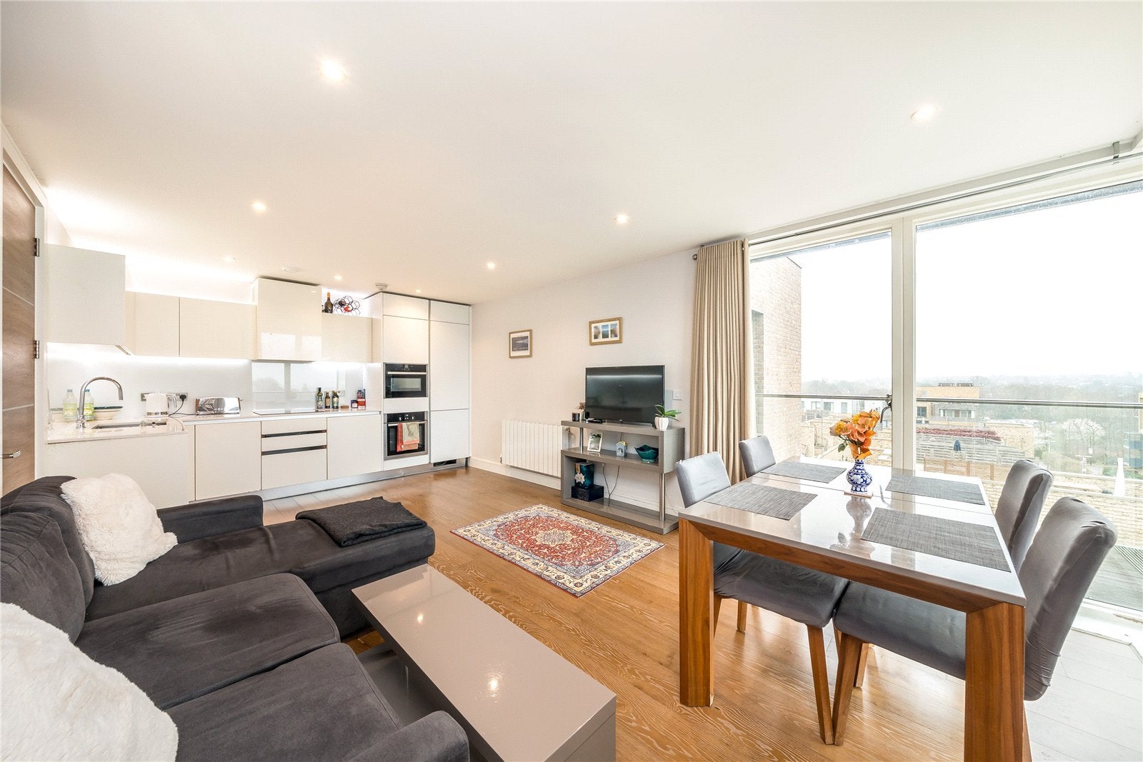 Flat Handley Drive in Greater London