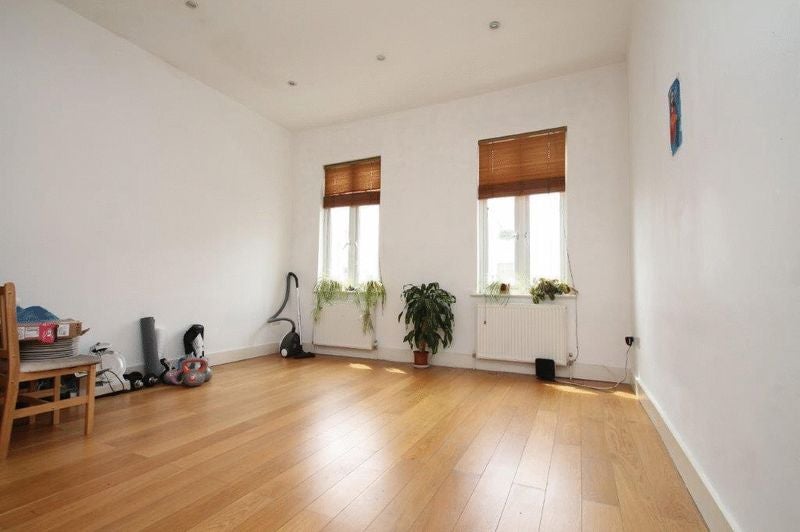 Flat Royal College Street in Greater London