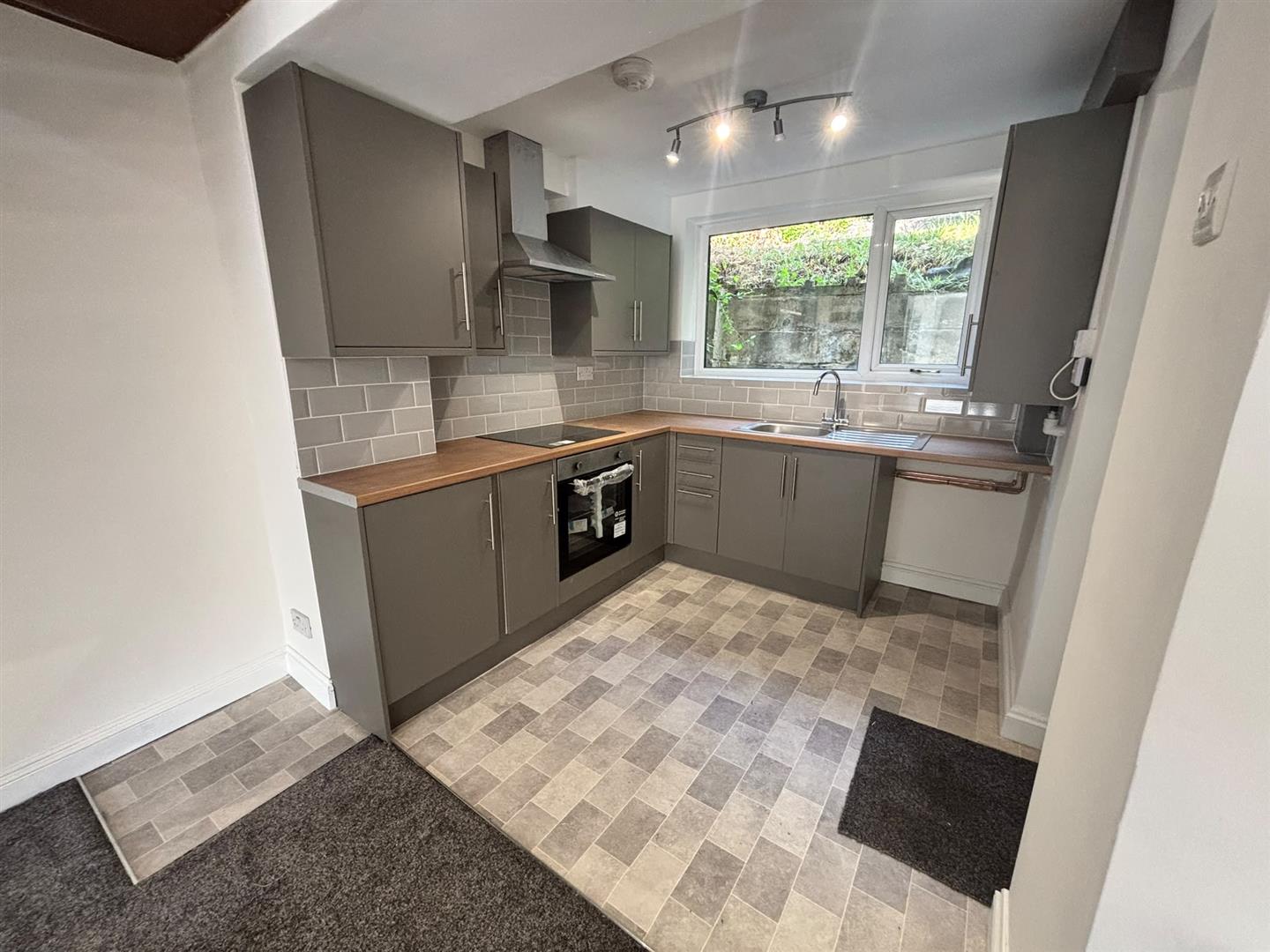 Flat Cadoxton Terrace in Blaenhonddan