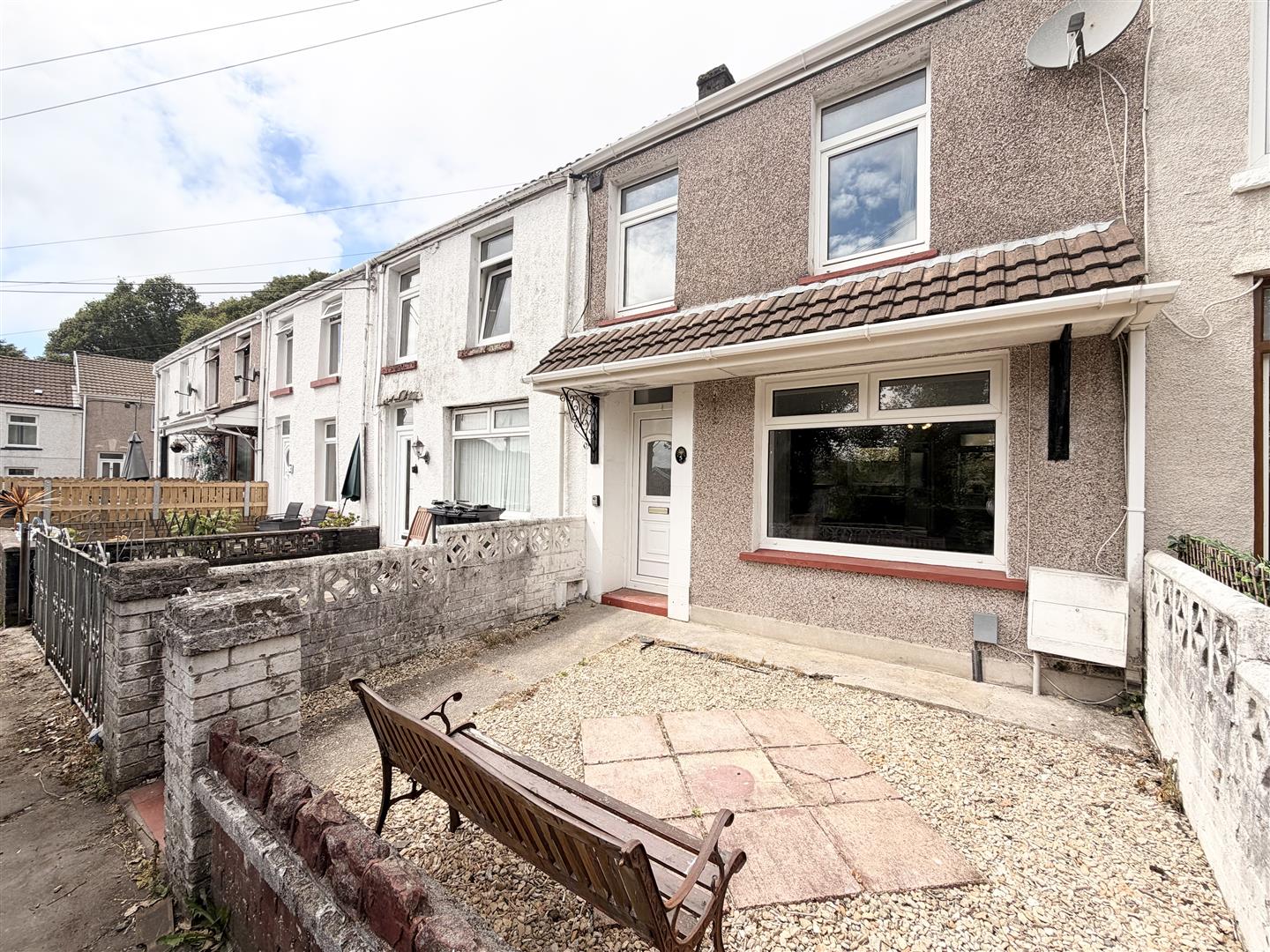 Flat Cadoxton Terrace in Blaenhonddan