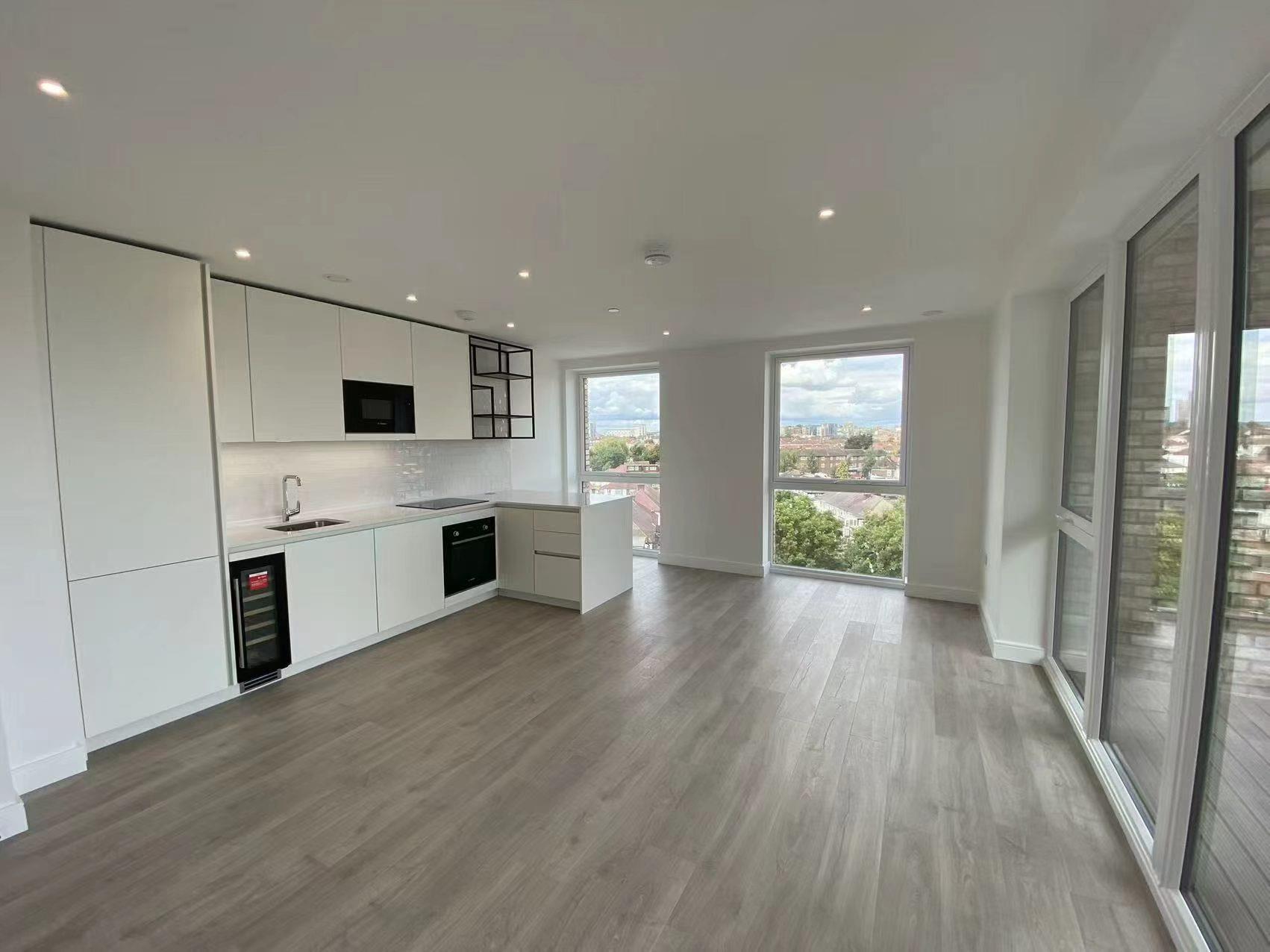 Flat Beresford Avenue in Greater London