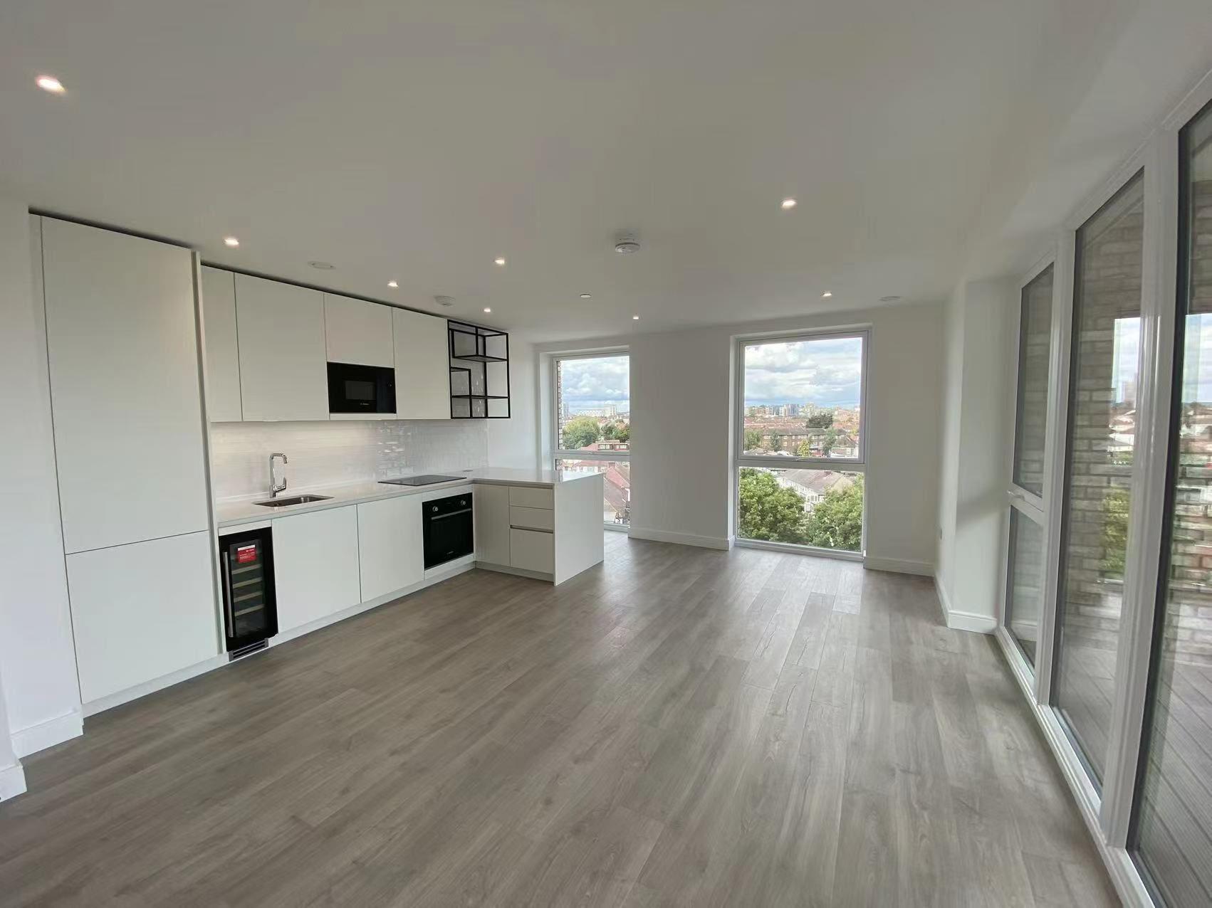 Flat Beresford Avenue in Greater London