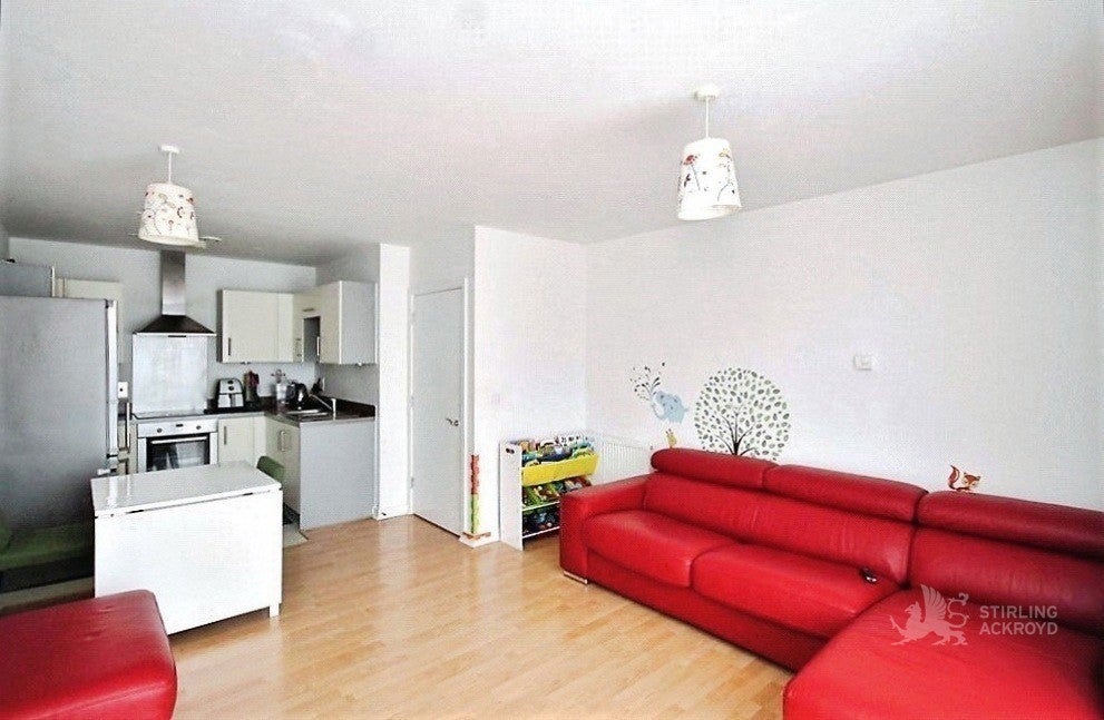 Flat Whitestone Way in Greater London