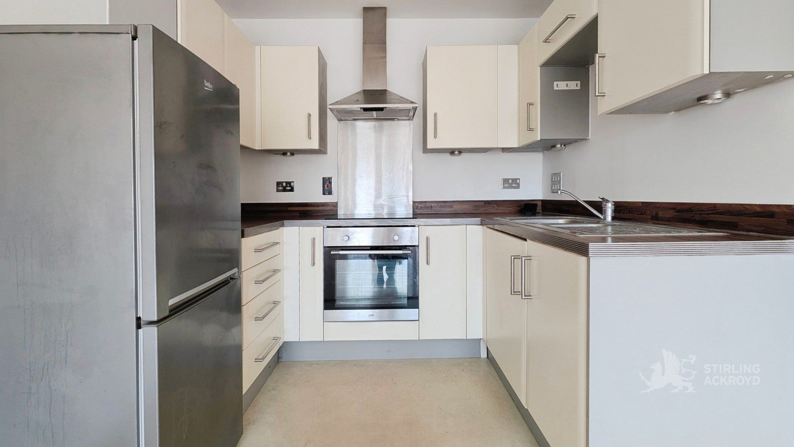 Flat Whitestone Way in Greater London