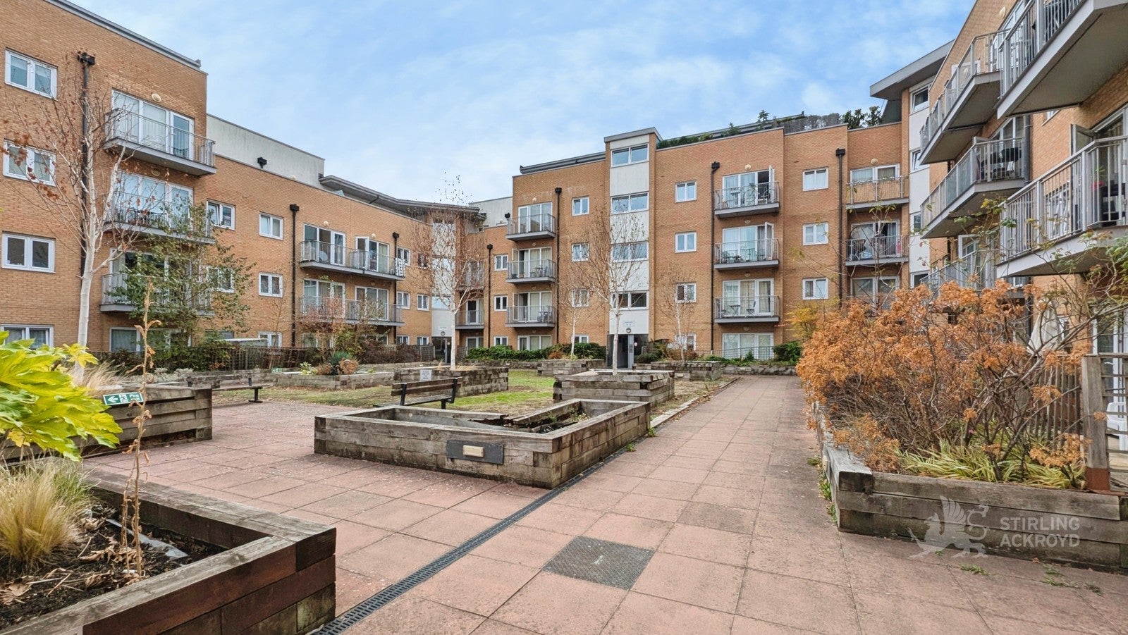 Flat Whitestone Way in Greater London