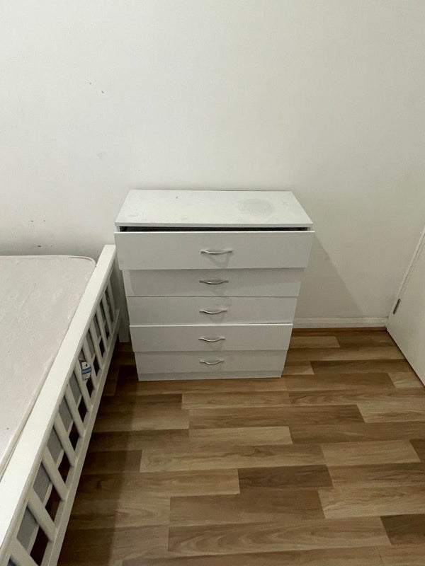 Room Whitechapel Road in Greater London