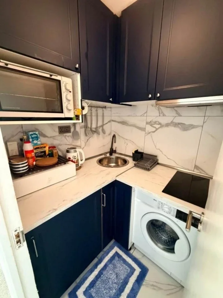 Flat Lampeter Square in Greater London