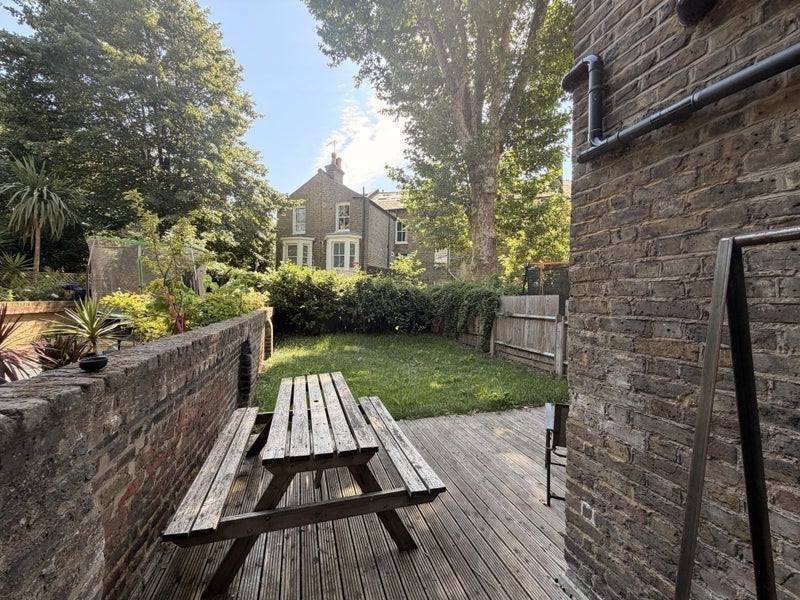 Room Brooke Road in Greater London