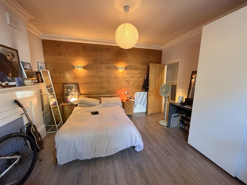 Room Brooke Road in Greater London