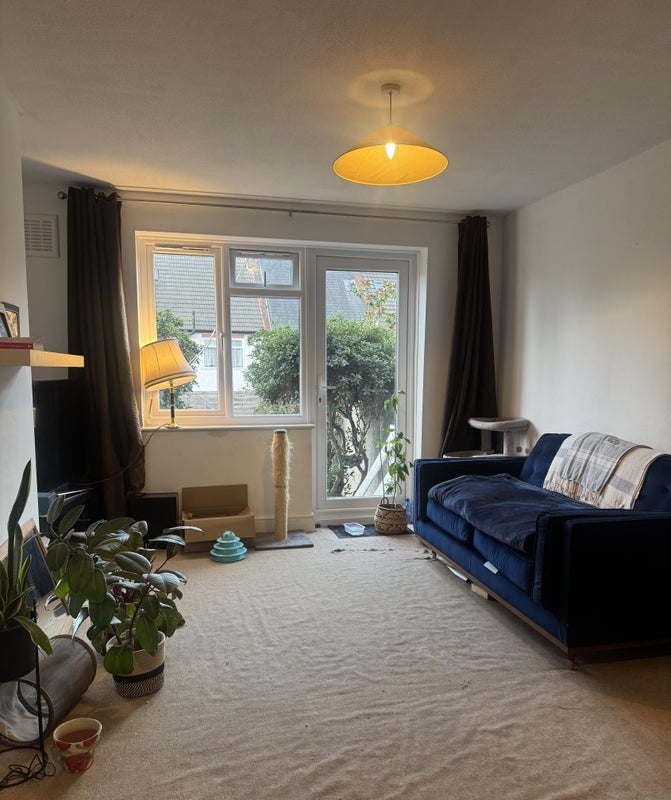 Room Beeches Road in Greater London