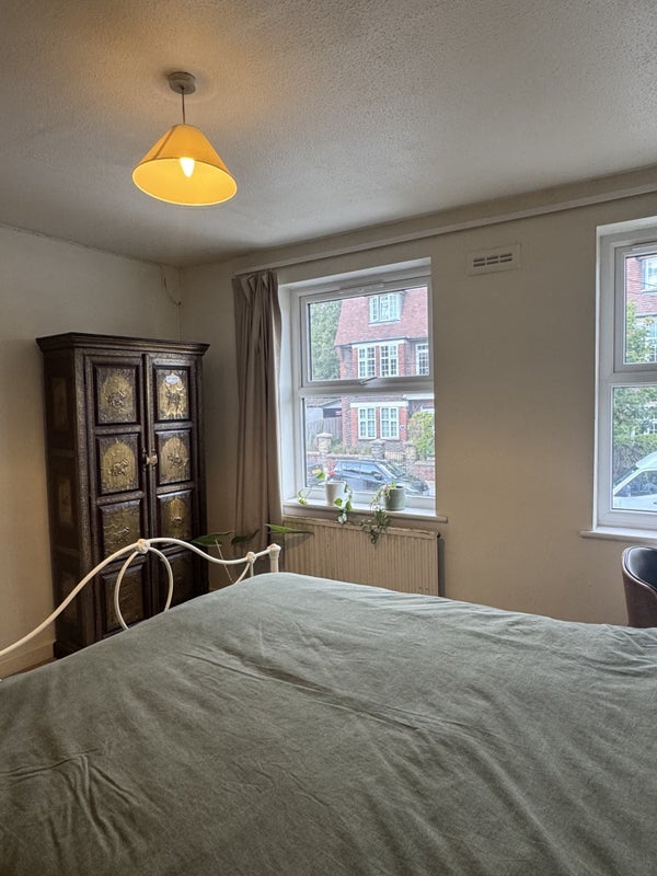 Room Beeches Road in Greater London
