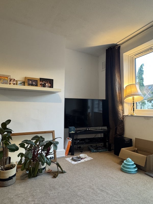 Room Beeches Road in Greater London