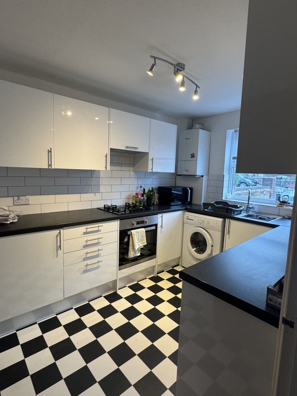 Room Beeches Road in Greater London