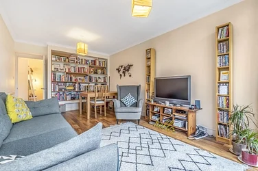 Flat Vandyke Close in Greater London
