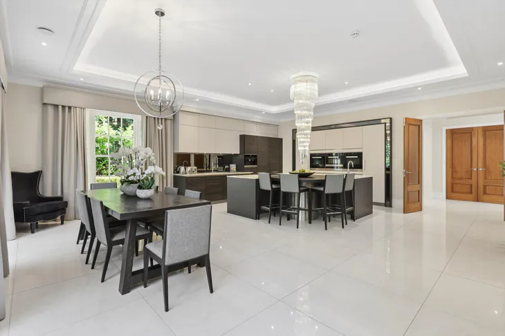 House Albany Close in Elmbridge