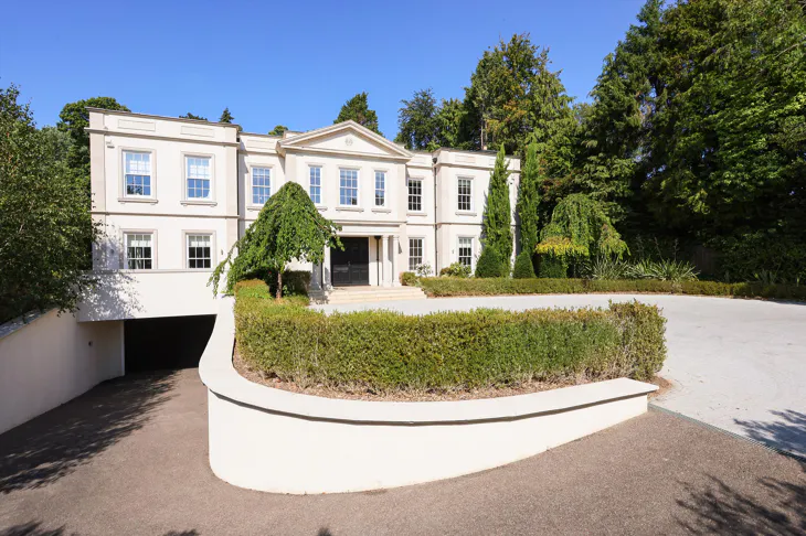 House Albany Close in Elmbridge