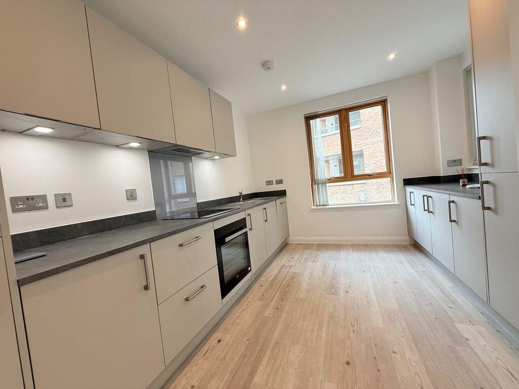 Flat Fielders Crescent in Greater London
