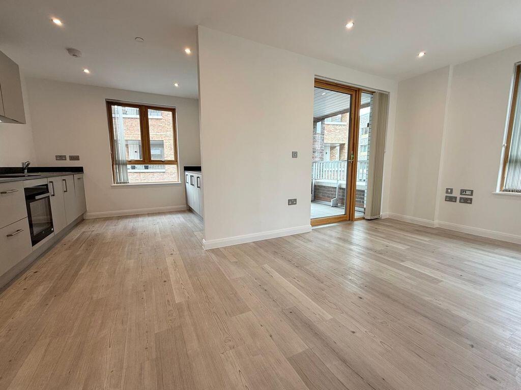 Flat Fielders Crescent in Greater London