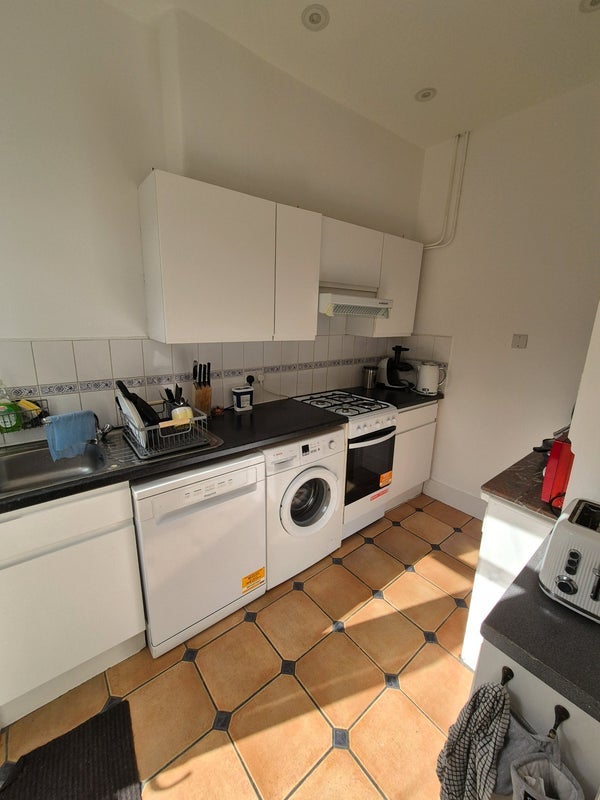 Room Pirbright Road in Greater London