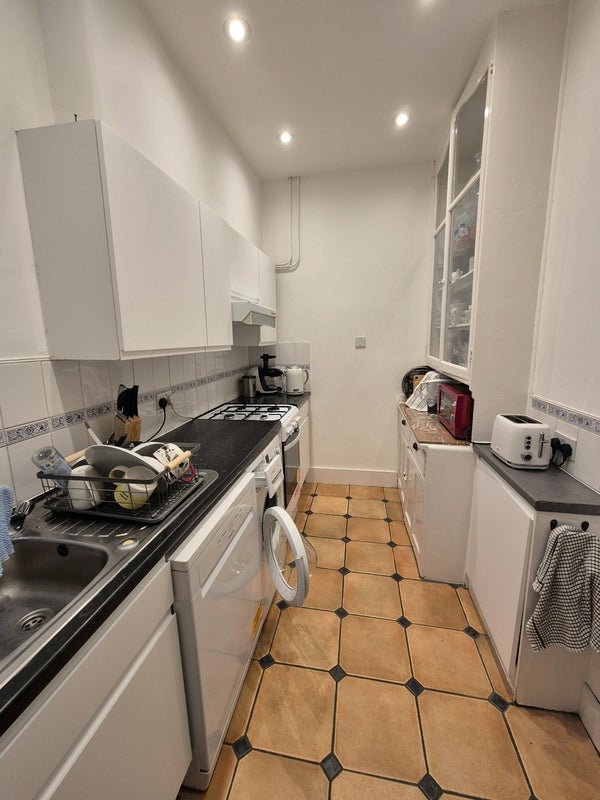 Room Pirbright Road in Greater London