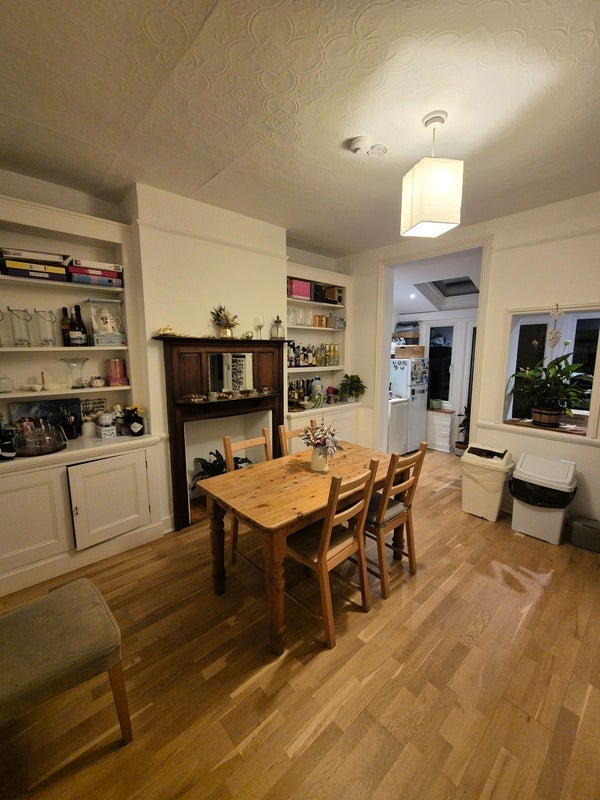 Room Pirbright Road in Greater London