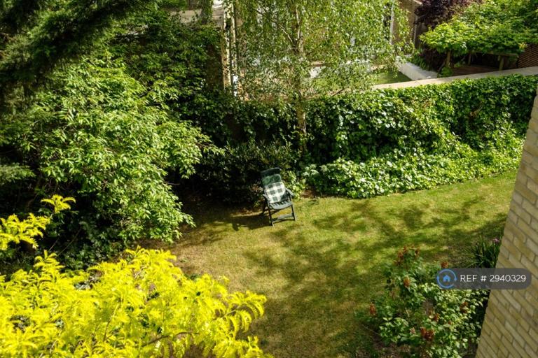 Flat Mildmay Park in Greater London
