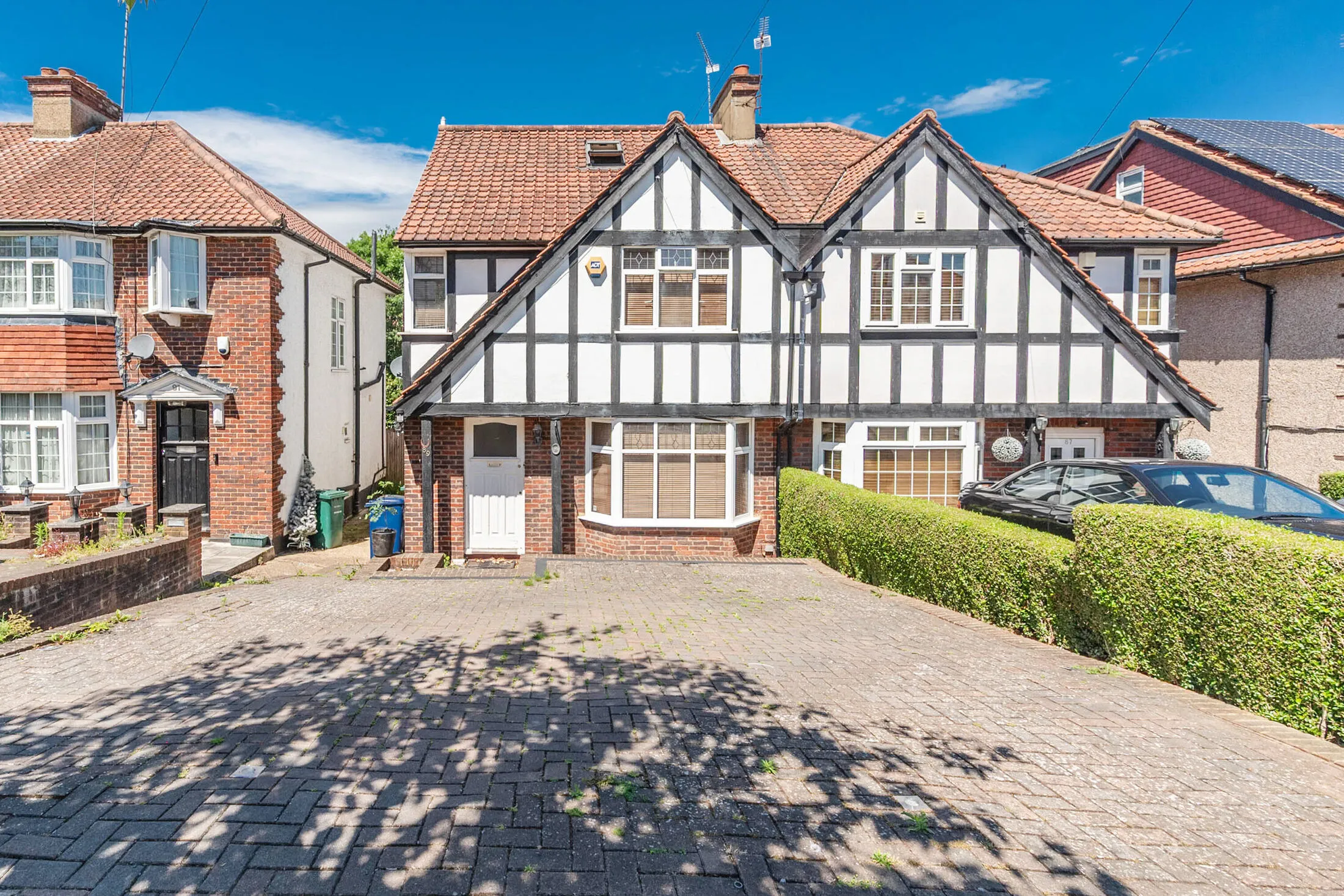 House Farm Road in Greater London