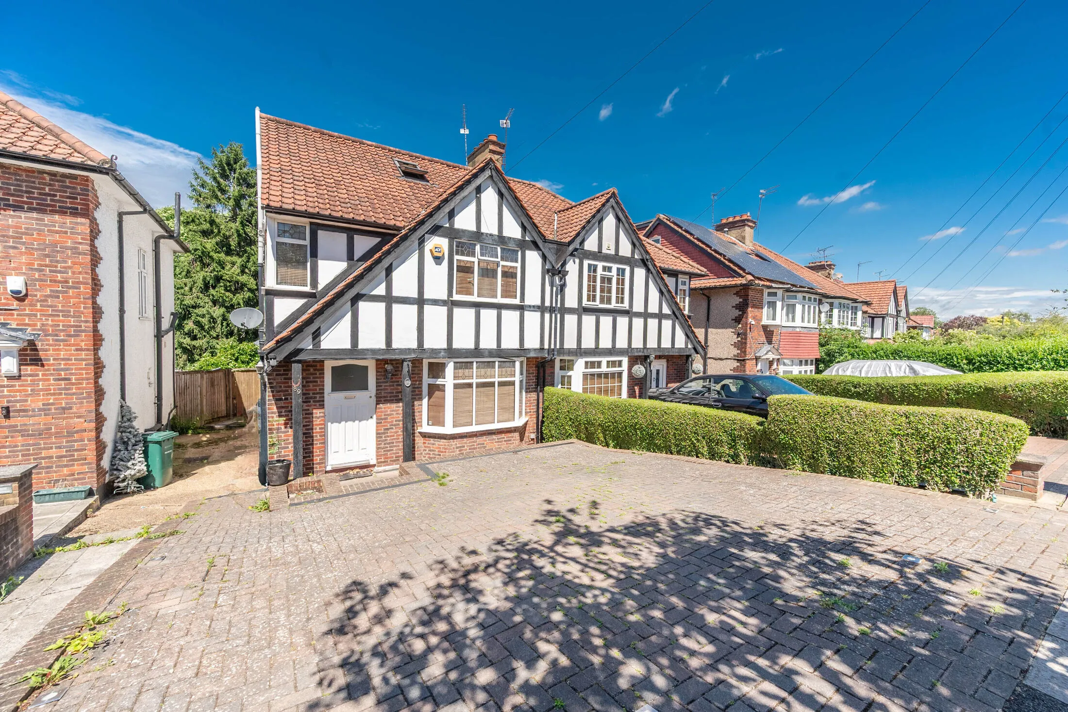House Farm Road in Greater London