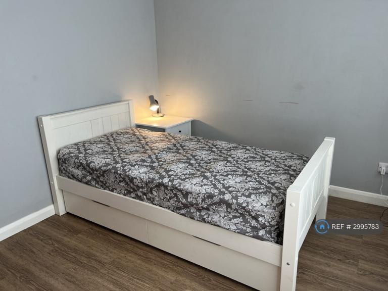 Room Eardley Court in Crewe