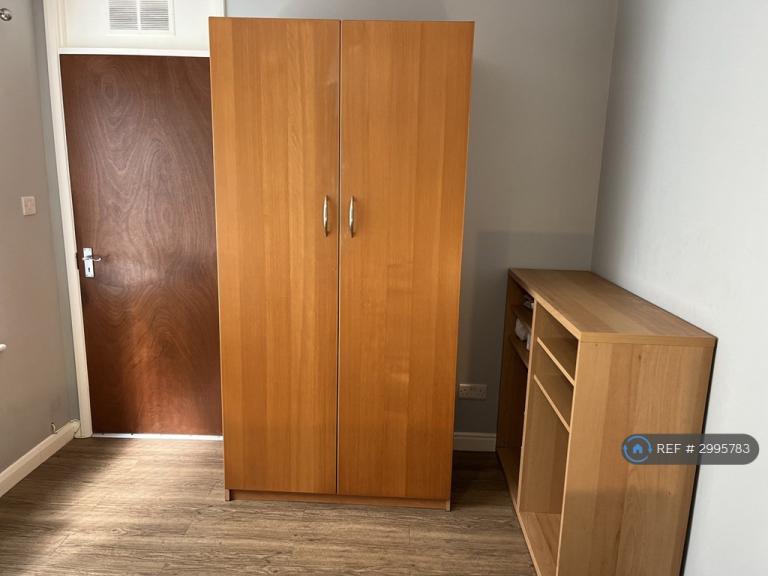 Room Eardley Court in Crewe