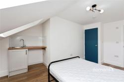 Room Ash Road in Rushmoor